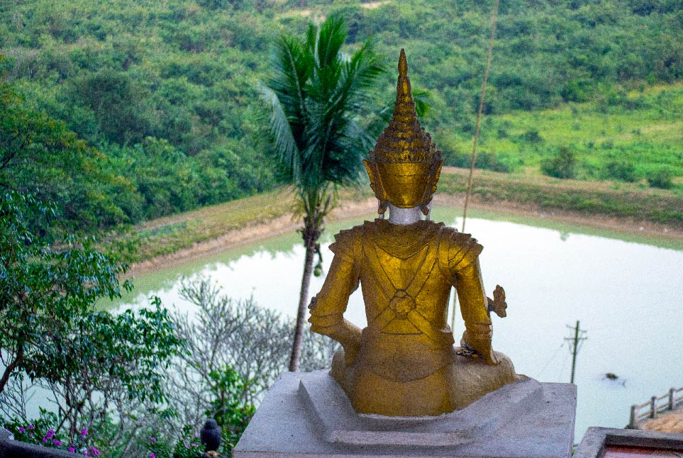 Budhha statue at a water basin, Hpa-an, Kayin State.