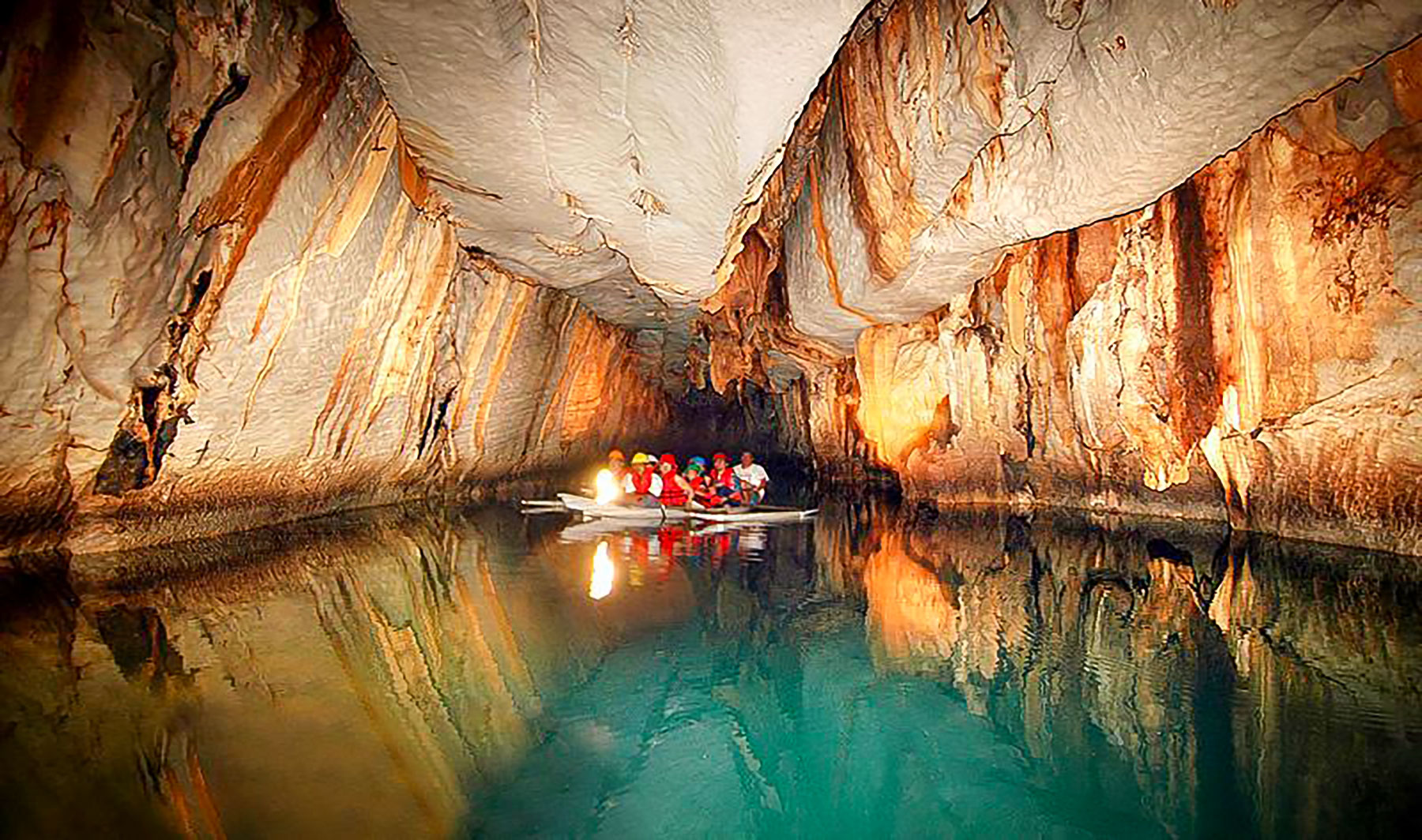A boat in Puerto Princesa Subterranean River National Park