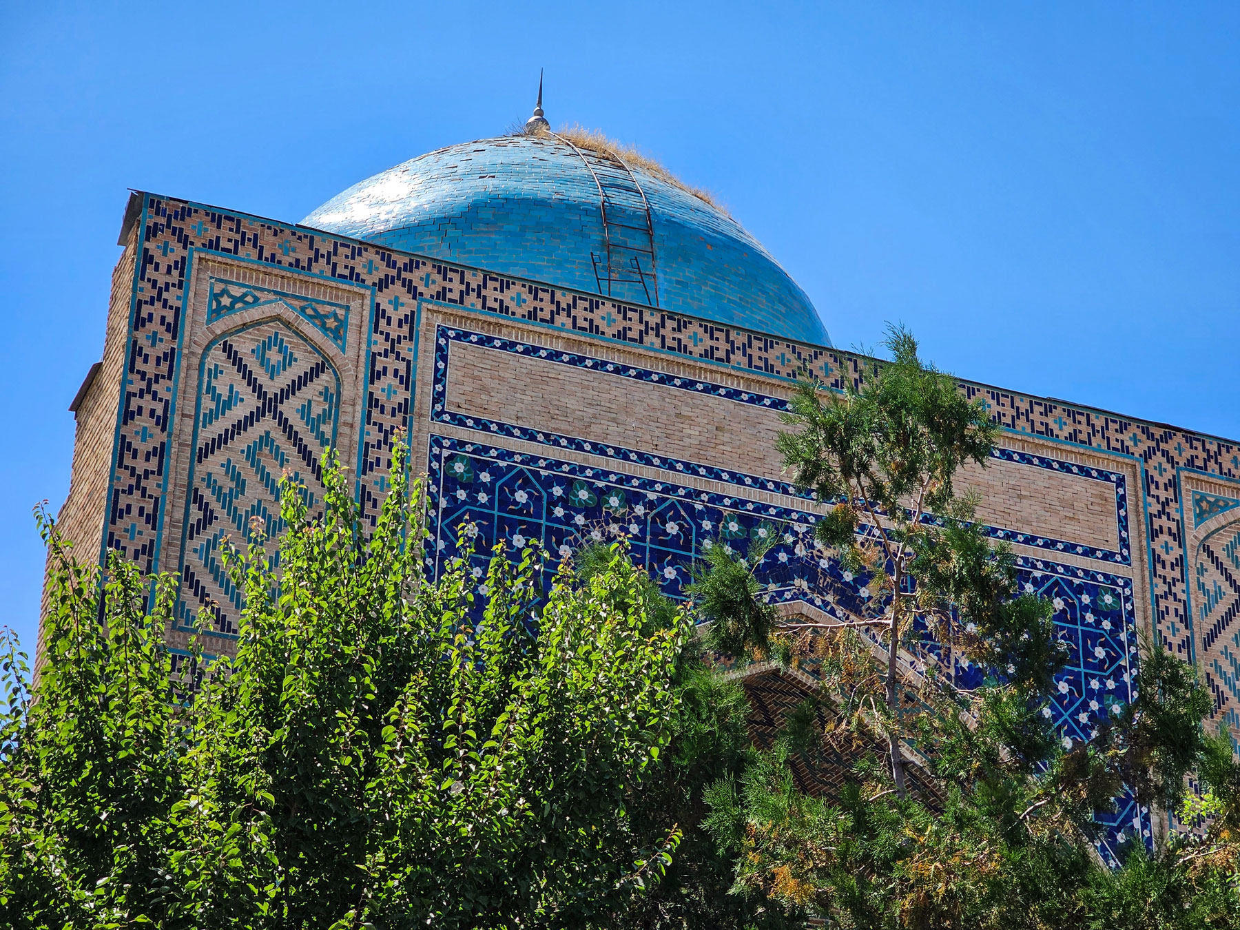 16th century Kok-Gumbaz (Abdulatif Sultan) Madrasa in Istaravshan, Tajikistan.