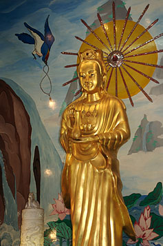 yin guan chinese china statue yim bangkok town kuan shrine canton goddess kwan guanyin bodhisattva nationsonline compassion customs year holy